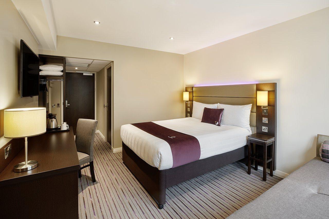 Premier Inn Abergavenny Zewnętrze zdjęcie